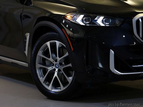Certified 2024 BMW X5 xDrive50e w/ Premium Package AWD/4WD image 3