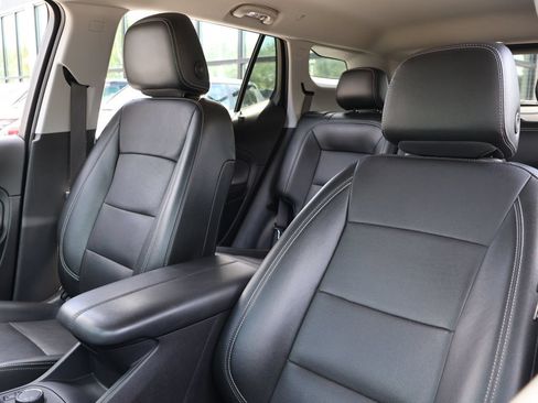 Used 2024 GMC Terrain SLT FWD image 29