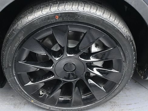 Used 2023 Tesla Model Y Long Range image 42