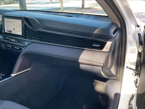 Used 2025 Toyota Camry LE image 15