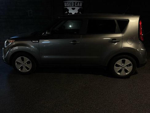 Used 2016 Kia Soul FWD image 2