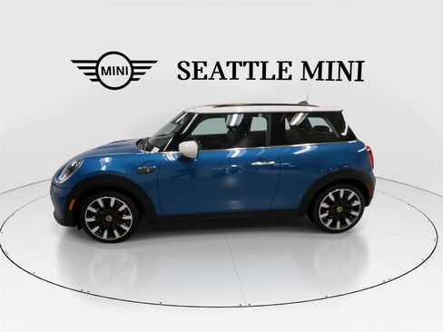 Certified 2023 MINI Cooper SE image 6