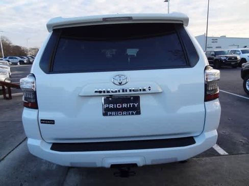 Used 2022 Toyota 4Runner SR5 Premium image 7