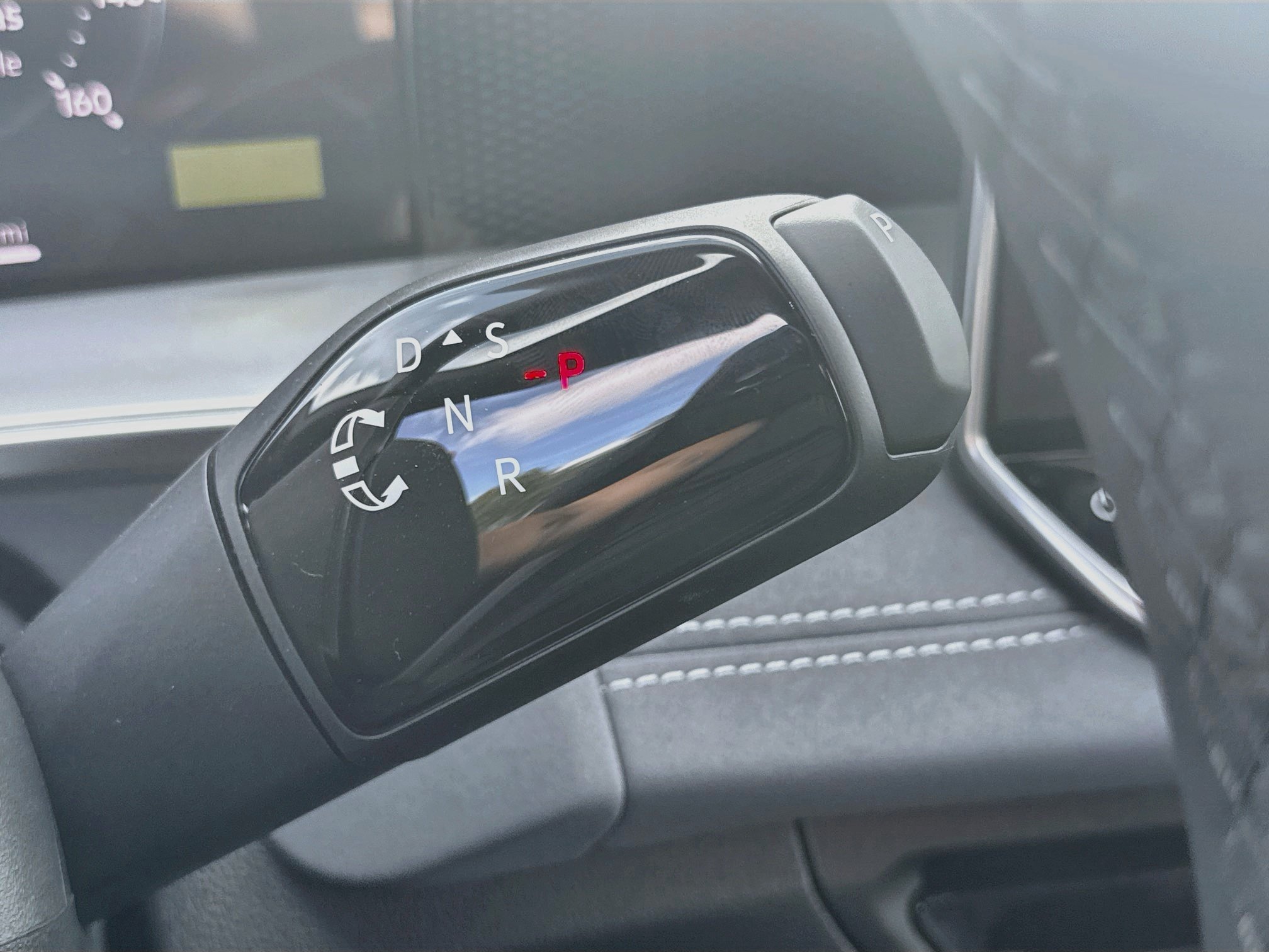 New 2026 Volkswagen Tiguan SE R-Line FWD image 15