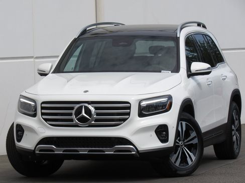 New 2025 Mercedes-Benz GLB 250 4MATIC image 1