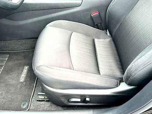 Used 2025 Nissan Altima 2.5 SV FWD image 15