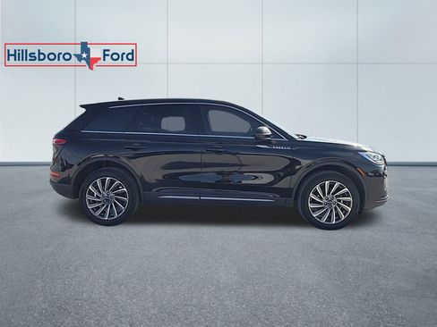 Used 2025 Lincoln Corsair Reserve image 6