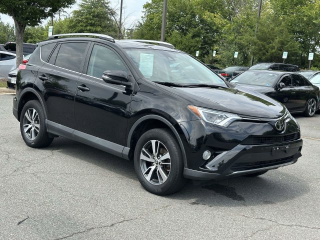 Used 2017 Toyota RAV4 XLE AWD/4WD image 1