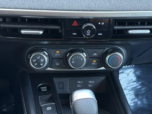 Certified 2025 Nissan Kicks SV AWD/4WD image 26