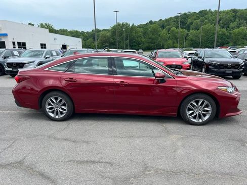 Used 2022 Toyota Avalon XLE w/ Moonroof Package FWD image 6