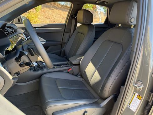 Used 2025 Audi Q3 2.0T Premium image 14