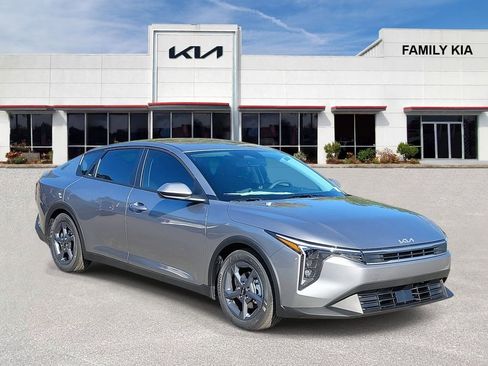 New 2026 Kia K4 LXS image 1