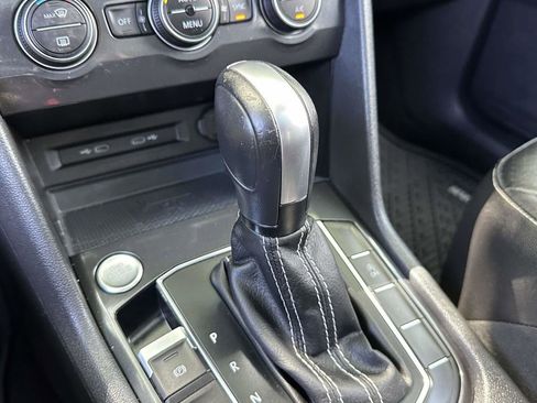 Used 2021 Volkswagen Tiguan SE AWD/4WD image 30