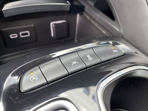 Used 2022 Buick Envision Essence w/ Safety Package FWD image 30