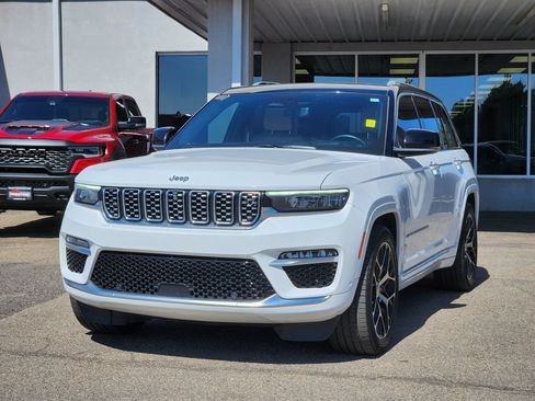Used 2023 Jeep Grand Cherokee Summit AWD/4WD image 4
