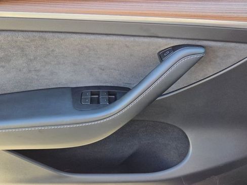 Used 2024 Tesla Model Y Long Range image 31