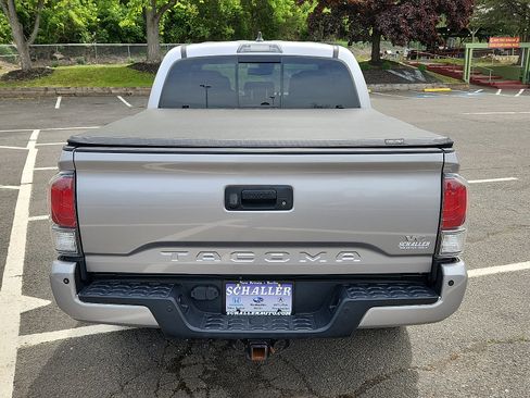 Used 2021 Toyota Tacoma TRD Off-Road w/ Technology Package AWD/4WD image 5