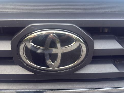 Used 2021 Toyota Tacoma SR5 RWD image 36
