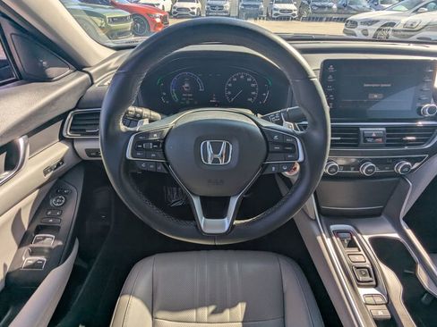 Used 2018 Honda Accord Touring image 3