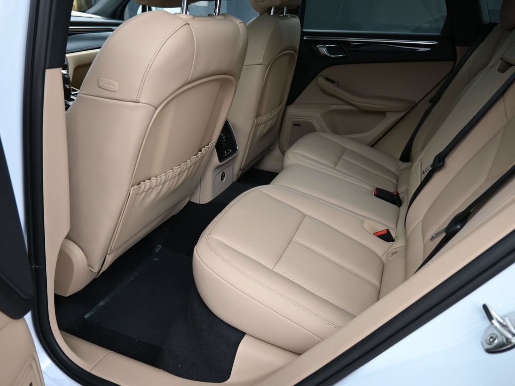 Certified 2026 Porsche Macan AWD/4WD image 23