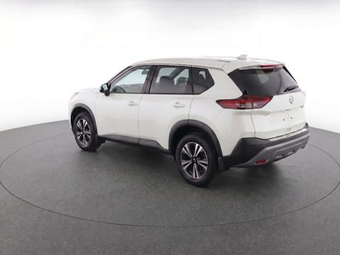 Used 2023 Nissan Rogue SV image 3