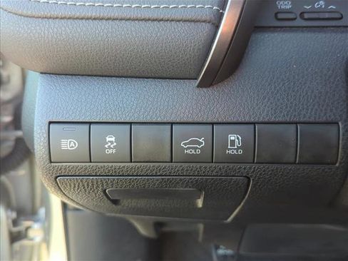 Used 2021 Toyota Camry SE w/ Convenience Package FWD image 11