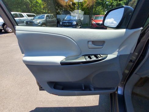 Used 2014 Toyota Sienna LE FWD image 8