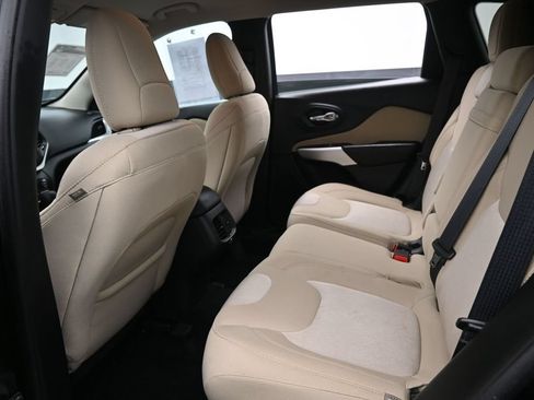 Used 2018 Jeep Cherokee Latitude w/ Safety Group AWD/4WD image 26