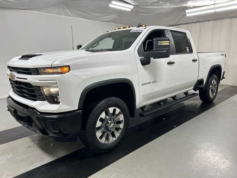 Used 2024 Chevrolet Silverado 2500 Custom w/ Custom Value Package AWD/4WD image 5