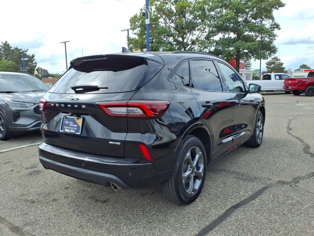 Certified 2024 Ford Escape ST-Line w/ Tech Pack #1 AWD/4WD image 6