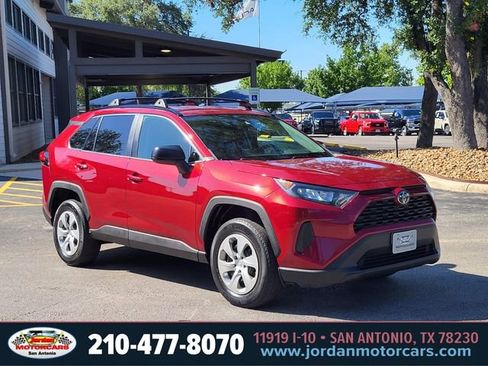 Used 2019 Toyota RAV4 LE FWD image 7