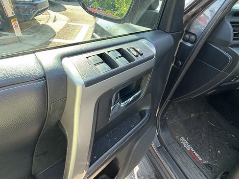 Used 2016 Toyota 4Runner SR5 Premium RWD image 15