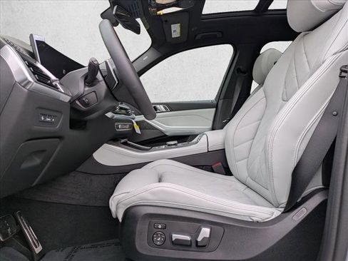 New 2026 BMW X5 xDrive50e image 4