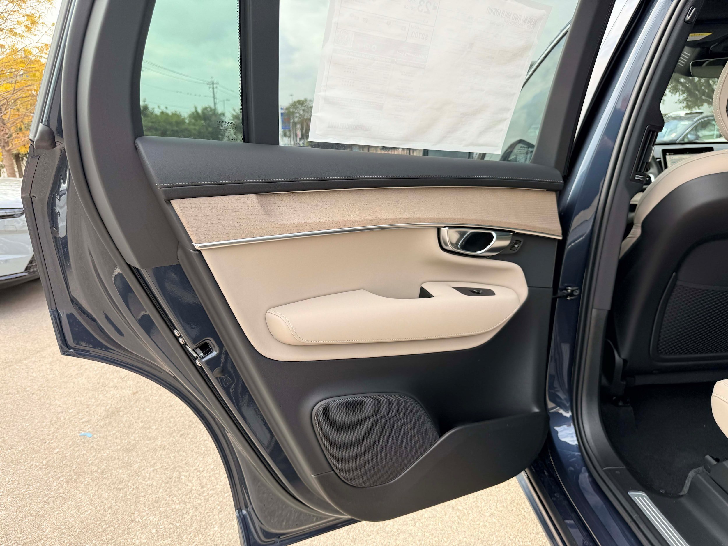 Used 2026 Volvo XC90 B6 Plus w/ Protection Package Premier AWD/4WD image 15