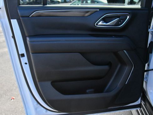 Used 2023 GMC Yukon XL SLE image 39