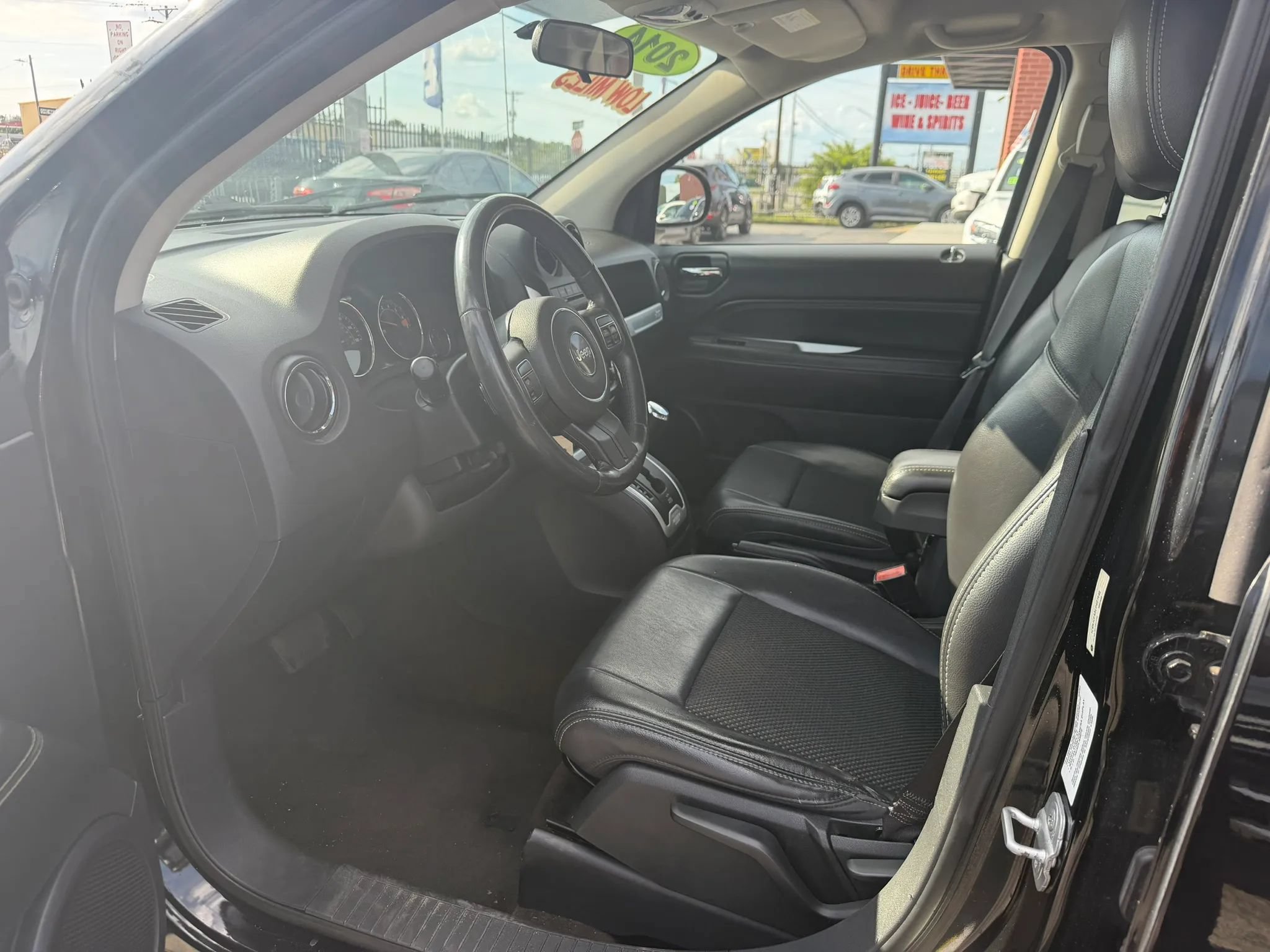Used 2014 Jeep Compass Latitude FWD image 10