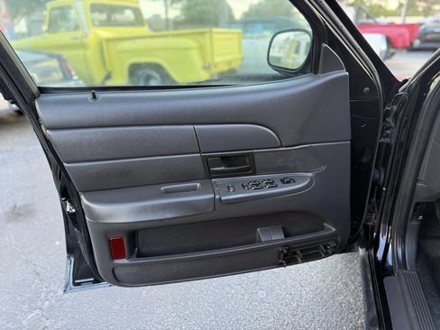 Used 2005 Ford Crown Victoria Police Interceptor image 10