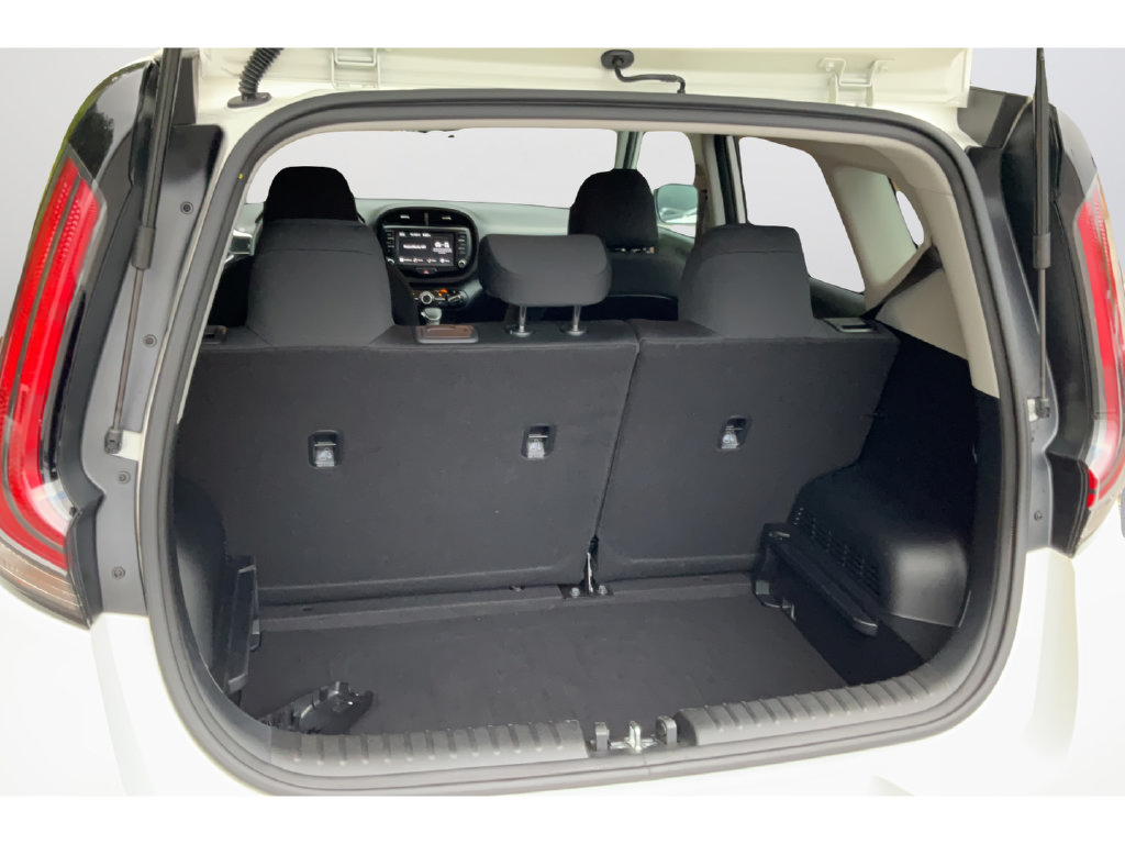 Used 2025 Kia Soul LX FWD image 18