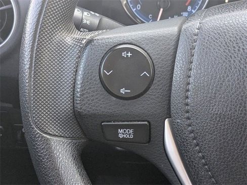 Used 2018 Toyota Corolla LE image 25