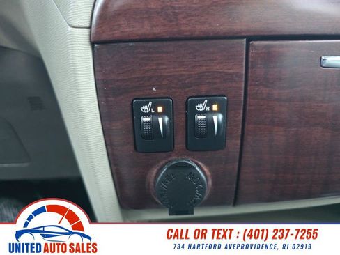 Used 2012 Toyota Sienna XLE image 25