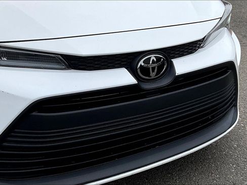 Used 2023 Toyota Corolla LE FWD image 23