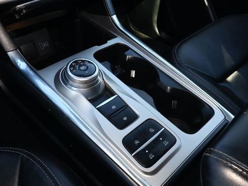 Used 2020 Ford Explorer XLT w/ Equipment Group 202A RWD image 28