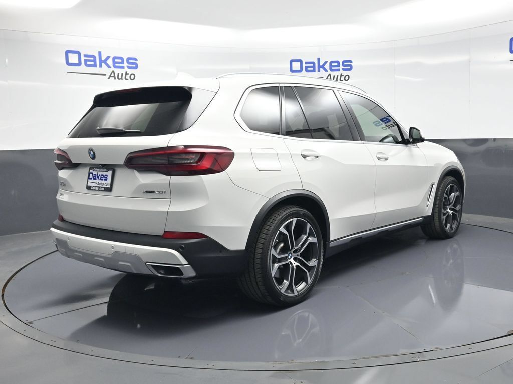 Used 2022 BMW X5 xDrive40i w/ Executive Package AWD/4WD image 7