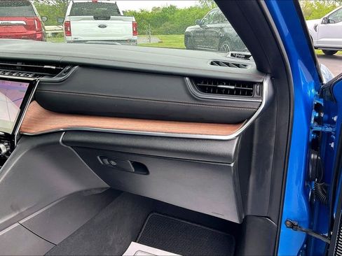 Used 2022 Jeep Grand Cherokee Summit w/ Luxury Tech Group V image 28