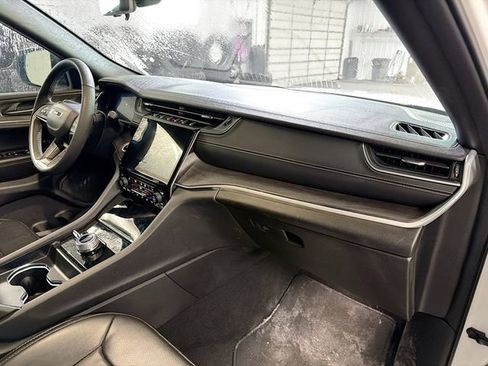 Used 2024 Jeep Grand Cherokee L Limited w/ Luxury Tech Group II image 12