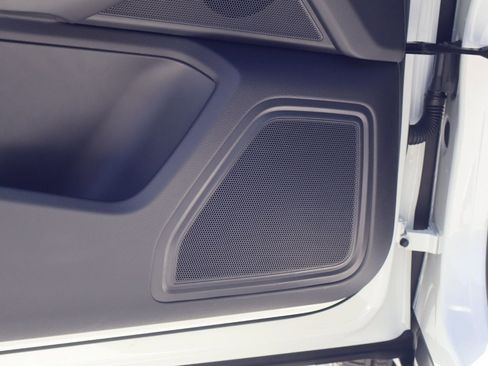 Certified 2025 Porsche Macan AWD/4WD image 14