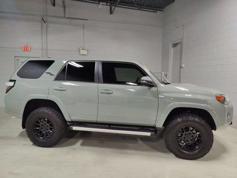 Used 2022 Toyota 4Runner TRD Off-Road Premium AWD/4WD image 8
