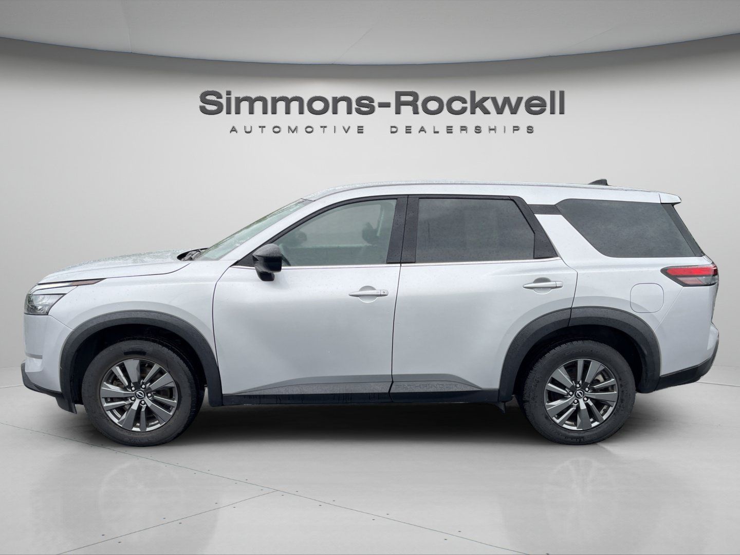 Used 2024 Nissan Pathfinder S AWD/4WD image 2