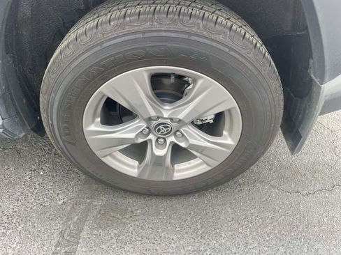 Used 2024 Toyota RAV4 XLE w/ Convenience Package image 5