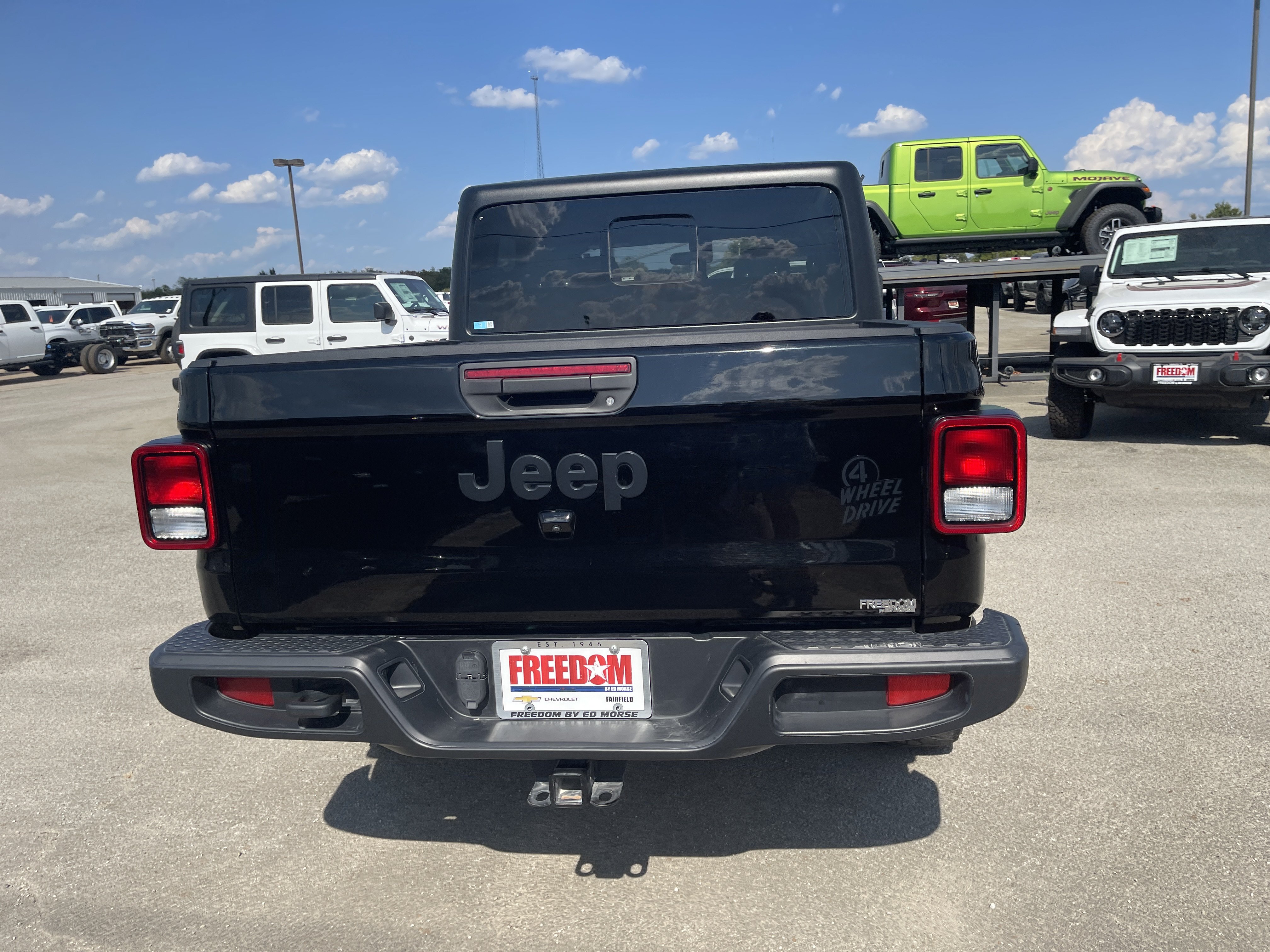 Used 2023 Jeep Gladiator Sport AWD/4WD image 5